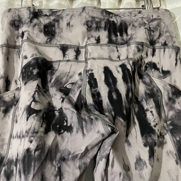 black and grey lululemon leggings size 8 - Picture 7 of 8